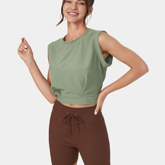 HALARA | Patitoff Flow Pet Hair Resistant Crew Neck Sleeveless Crop Yoga Tank - Picture 2 of 3